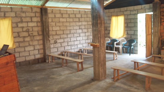 adentro de la iglesia